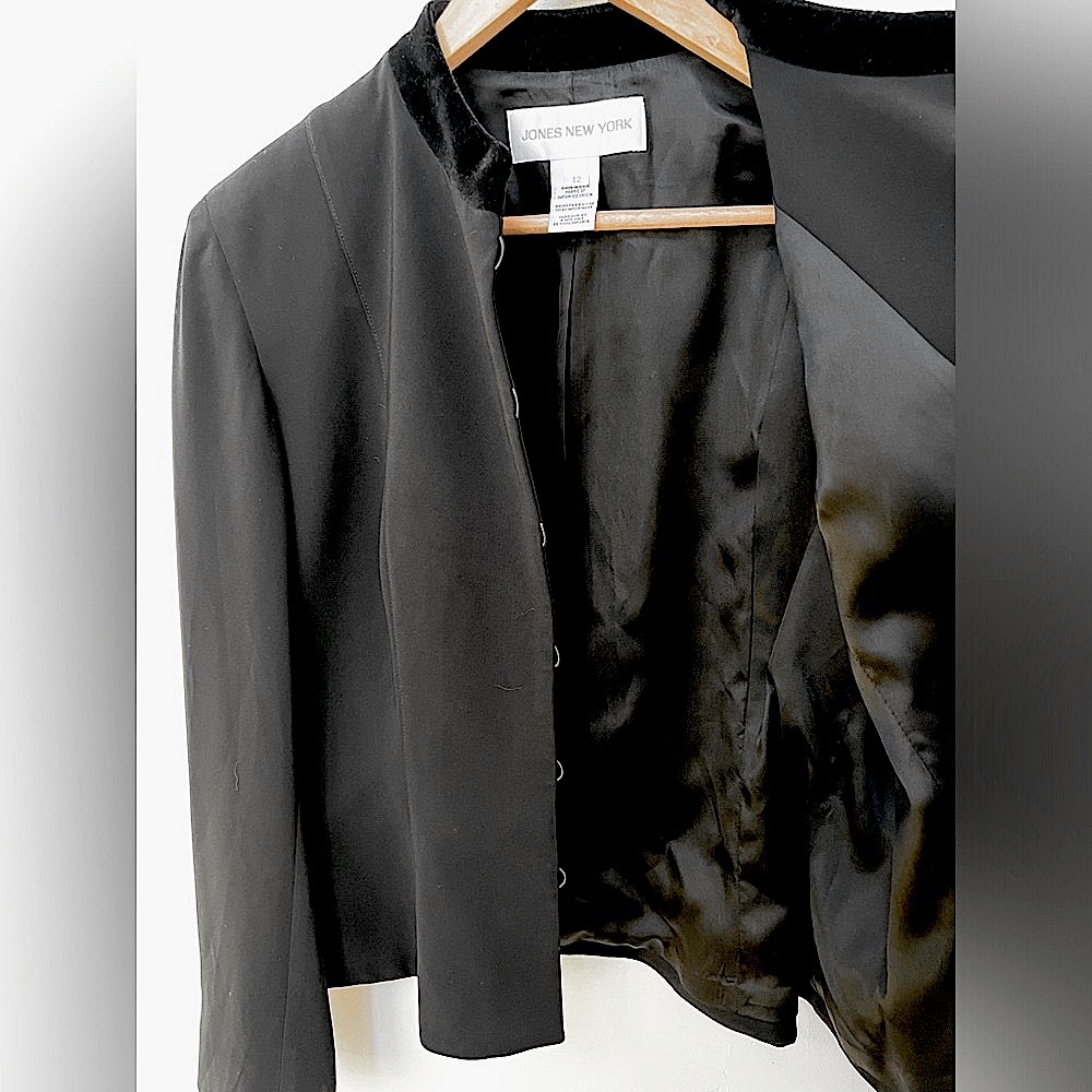 NWT Vintage JONES NY - size 12 - Black Collarless Elegant Jacket w/ Velvet Trim - Picture 3 of 11